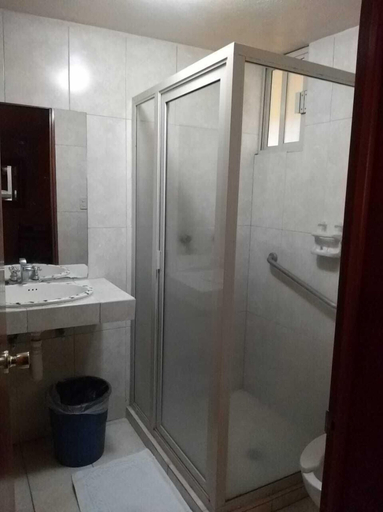 Bathroom 3, Hotel Casa Santa Lucia, Vetagrande