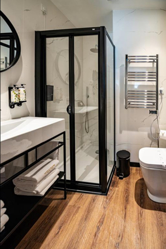 Bathroom 5, Duplo Charme Boutique Hotel, Lisbon