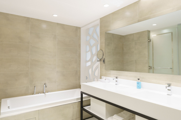 Bathroom 4, Ocean’s Creek Beach Hotel Mauritius