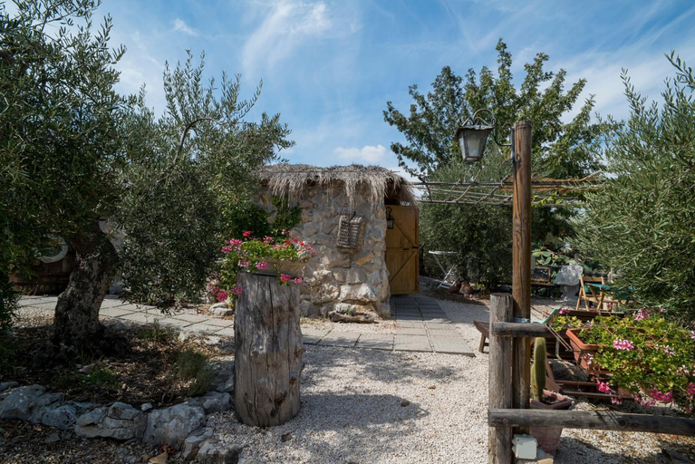 Others 5, Le Capanne di Villa Margherita, Latina