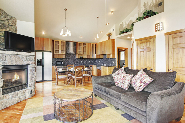 Interior, Mount Cairns 16a 2 Bedroom Condo by RedAwning, Larimer