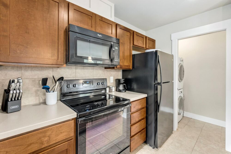 Others 5, Contemporary Studio – Sunny, Stylish and Spacious, Larimer