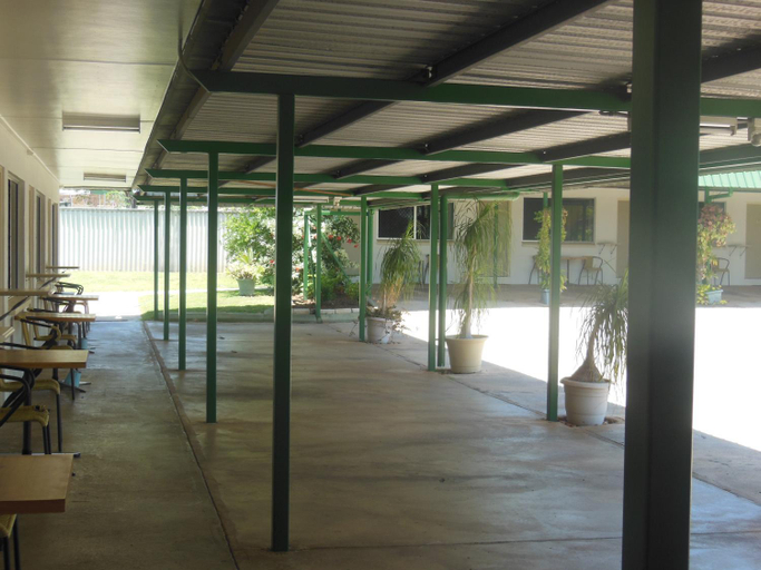 Others 5, Country Road Motel, Charters Towers