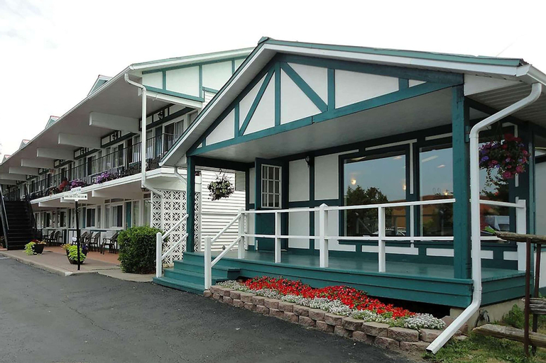 Super 8 by Wyndham Gananoque/Country Squire Resort, Leeds and Grenville