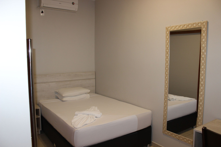 Bedroom 3, Sleep Hotel, Toledo