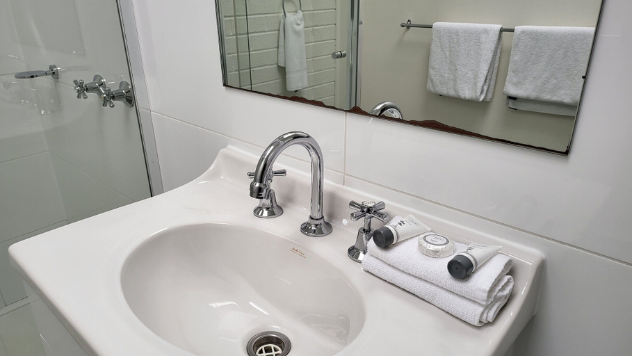 Bathroom 3, Koo Wee Rup Motel, Cardinia  - South
