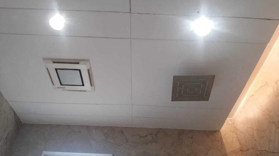 Bathroom 4, Buddha Stays, Varanasi