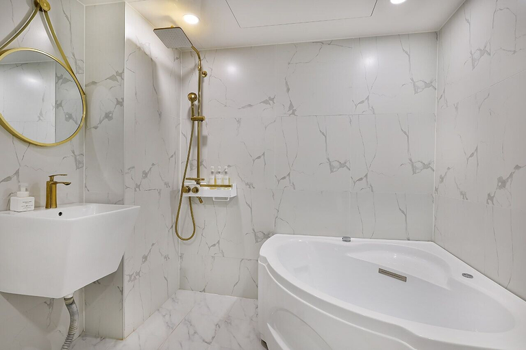 Bathroom 4, Hotel Palace Gyeongju, Gyeongju