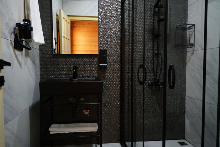 Bathroom 5, Venek Villa Suit, Pazar