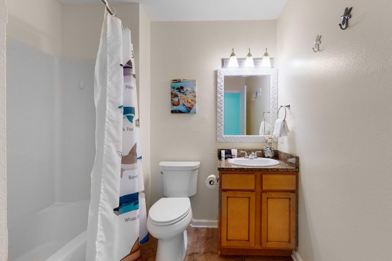 Bathroom 4, 3b/2b w/ Pool & Tennis Court, Sleeps 6, Baldwin