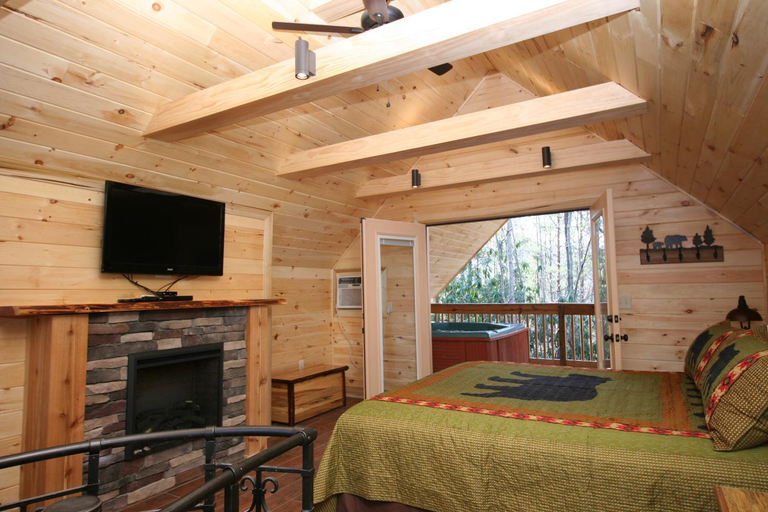 Bedroom 4, Cupid's Cabin, Sevier