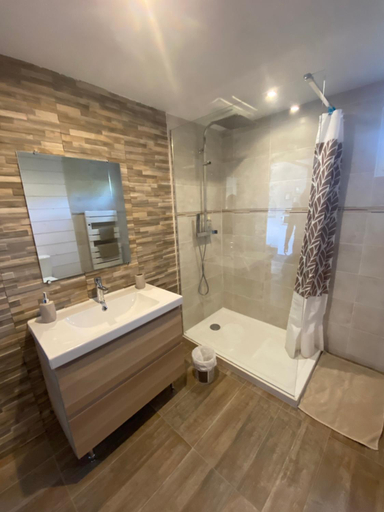Bathroom 2, LES PIEDS DANS L'EAU, Calvados
