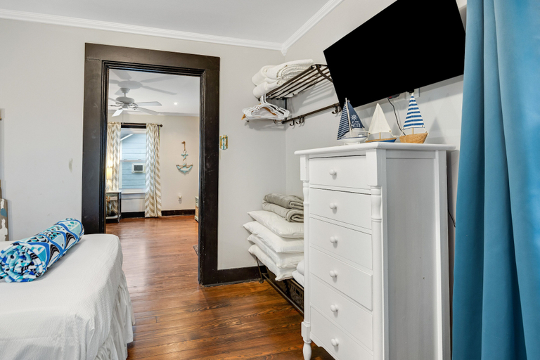 Bedroom 2, Pearl in Paradise by 3rd Coast Getaways, Galveston