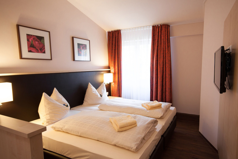 Bedroom 4, TaunusTagungsHotel, Hochtaunuskreis