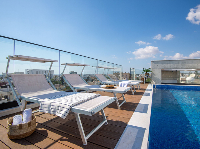 Sport & Beauty 5, Sanders Crystal 1 - Delightful 2-bdr Apt With Shared Pool