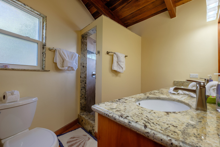 Bathroom 4, Casa De Bonita 4 Bedroom Home by RedAwning