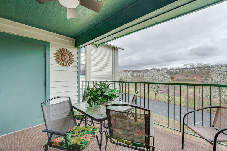 Others 1, Branson Condo w/ Pool - Walk to The Strip!, Taney