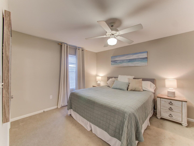 Bedroom, Full Condo w/ Pool & Gym, Sleeps 4, Baldwin