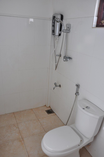 Bathroom 3, Villa Hotel, Trincomalee Town and Gravets