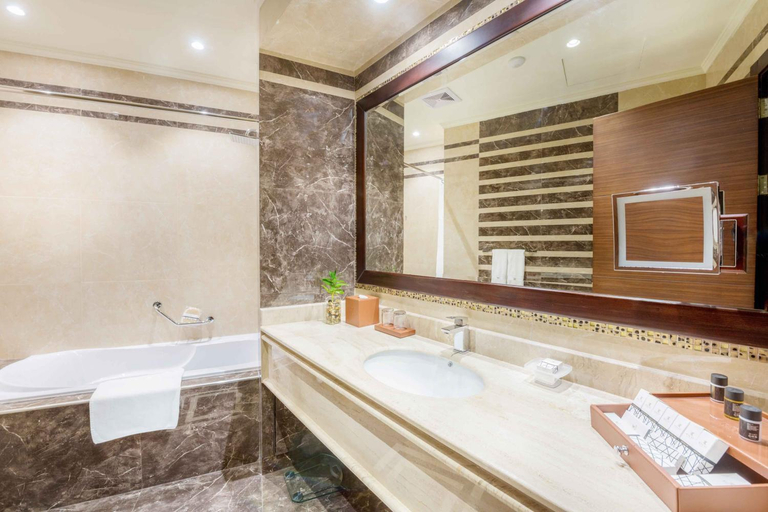 Bathroom 5, Bayat Hotel