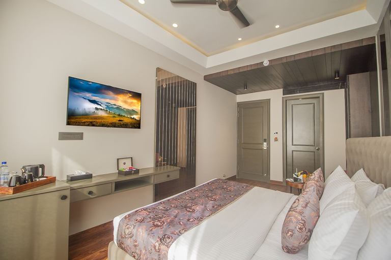 Bedroom 4, Amritara Maa Katra, Reasi