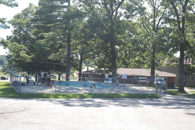 Others 4, Ranch Motel, Dent
