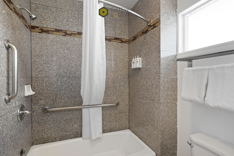 Bathroom 3, Gateway Lodge, Monterey