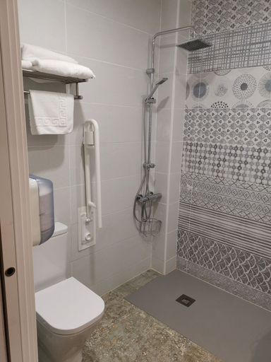Bathroom 3, Hostal Restaurant Cal Duran, Barcelona