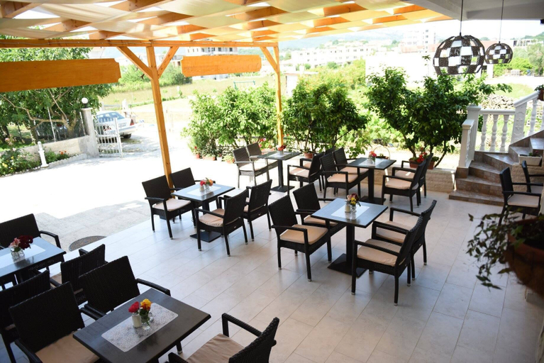 Food & Drinks 4, Apartments Cota