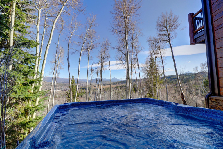 Outdoor spa tub, Good Elevations On Two S Drive 5 Bedroom Home by RedAwning, Summit