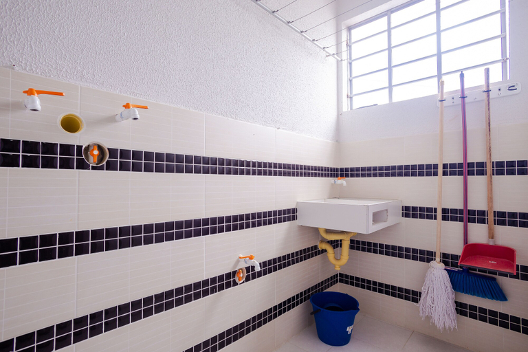 Bathroom 3, Montepinares Apartaestudios, Montería