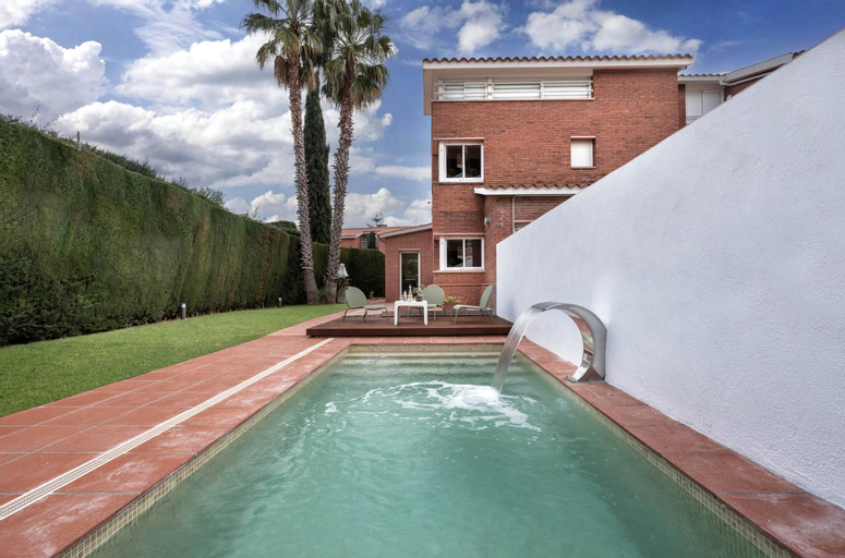 Casa Sal y Sol junto a la playa cerca de Barcelona, Barcelona