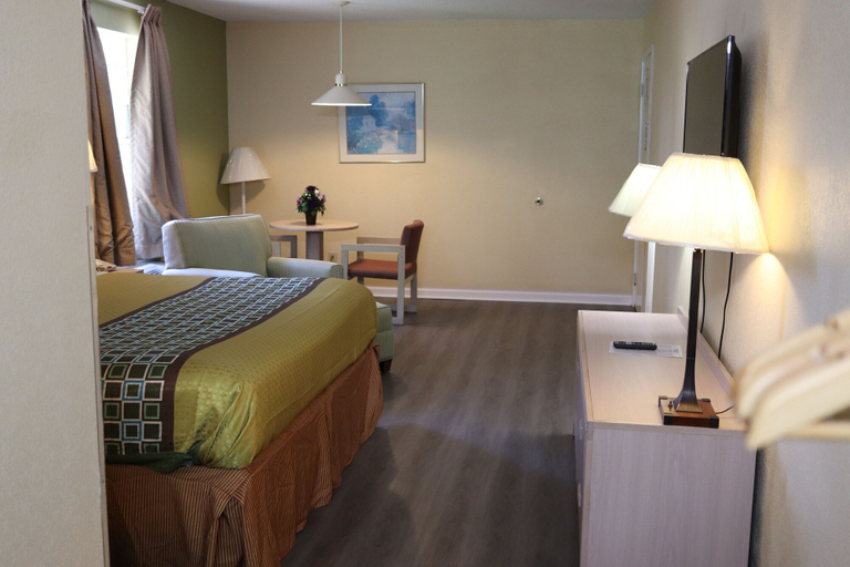 Bedroom 4, Woodstream Inn, Troup