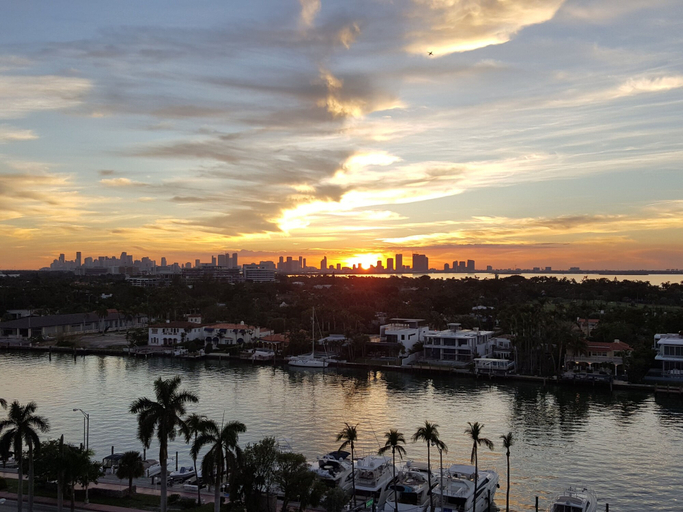 Exterior & Views 2, Alexander 1421 3 Bedroom Apts by RedAwning, Miami-Dade