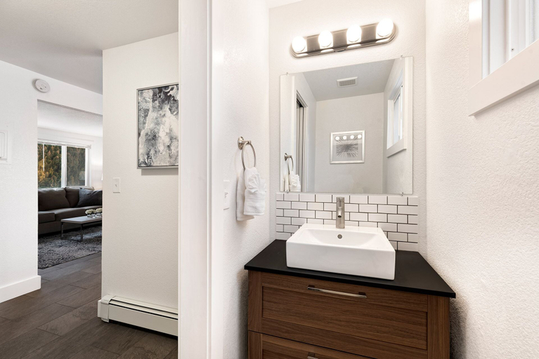 Bathroom 4, Comfortable Abode Near Historic Downtown, Larimer