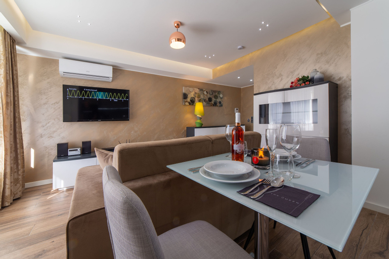 Dining Room 16