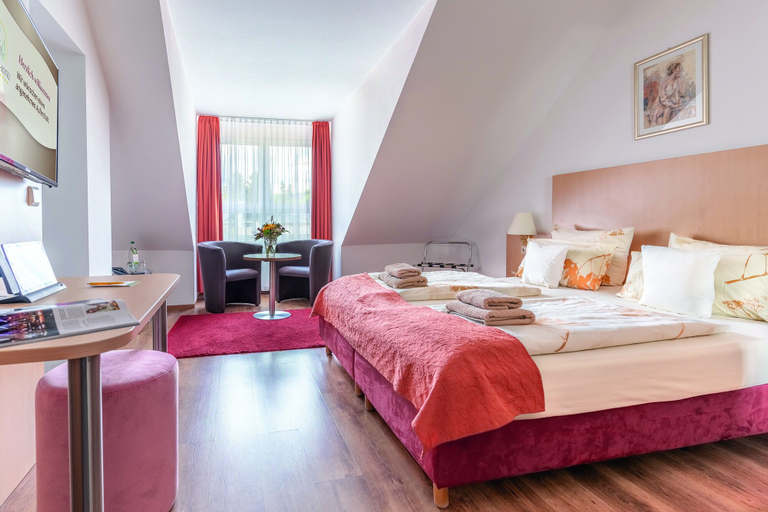 Bedroom 3, Schlossberghotel Oberhof, Schmalkalden-Meiningen
