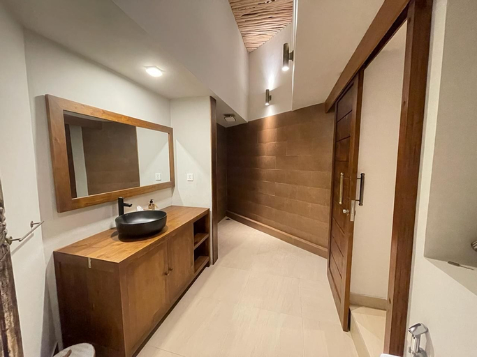 Bathroom 19