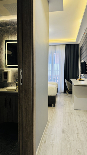 Bathroom 5, El Baboos Hotel, Merkez