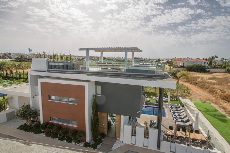 Others 5, Villa Chana