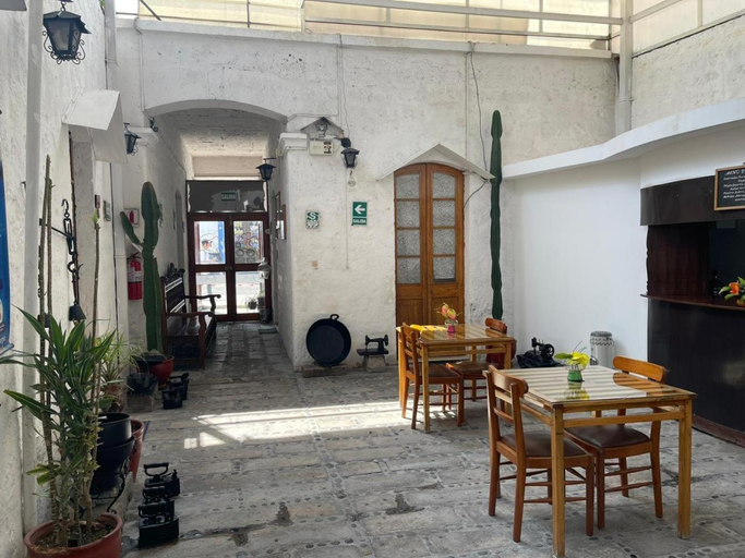 Others 4, La Compania de Jerusalen, Arequipa