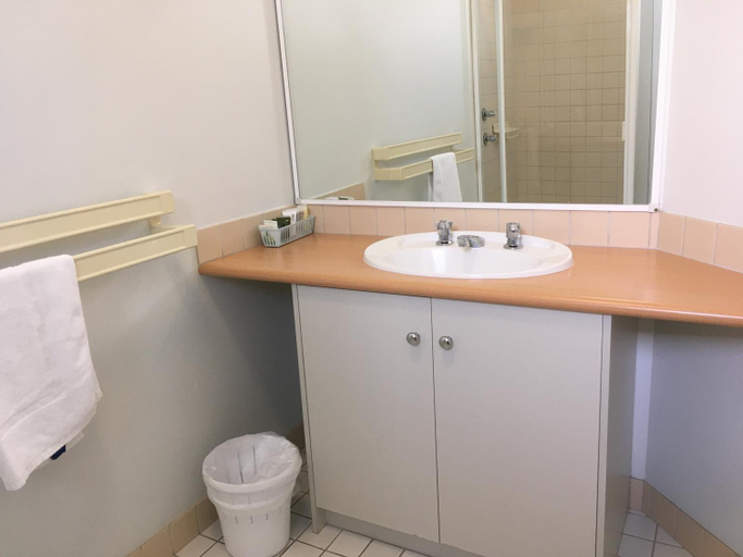 Bathroom 3, Mandurah Ocean Marina Chalets, Mandurah