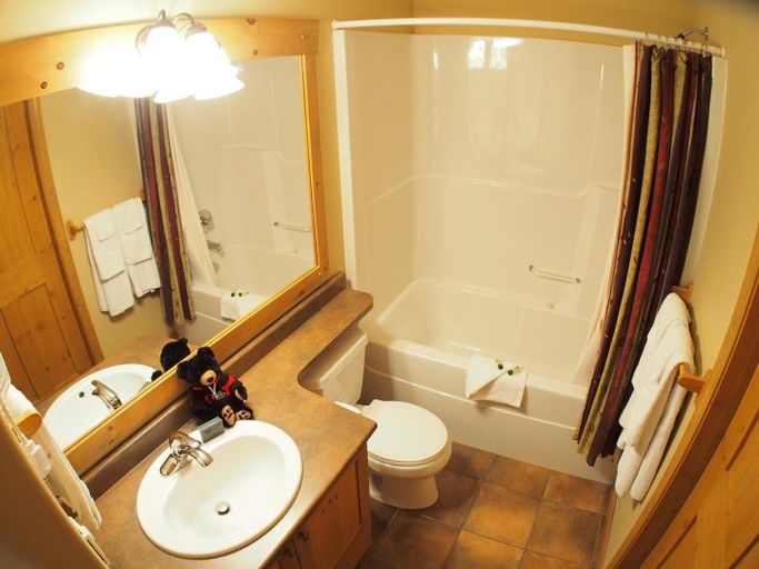 Bathroom 4, Crystal Forest #72 By Bear Country, Thompson-Nicola