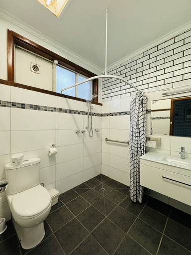 Bathroom 5, MOTEL ST ARNAUD, N. Grampians - St Arnaud