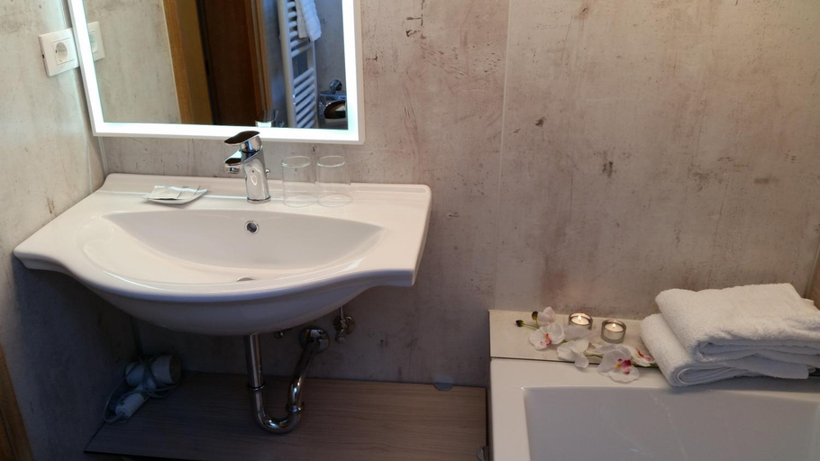 Bathroom 3, Pension Florian, Bolzano
