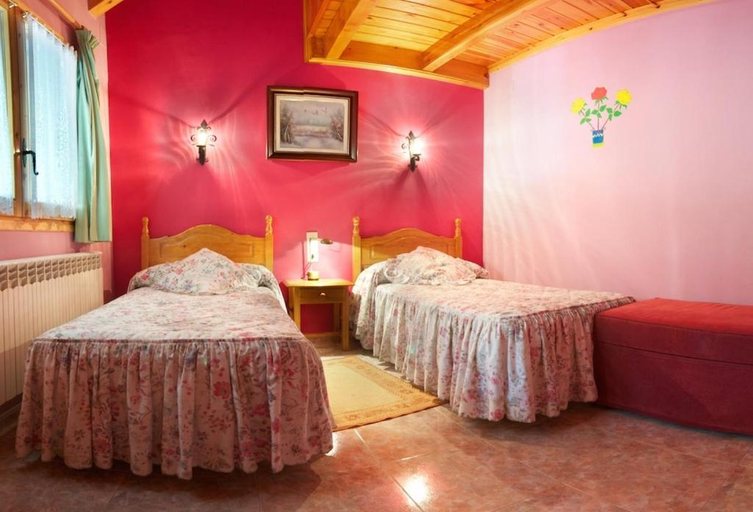 Bedroom 2, Hotel Ca de Graus, Huesca