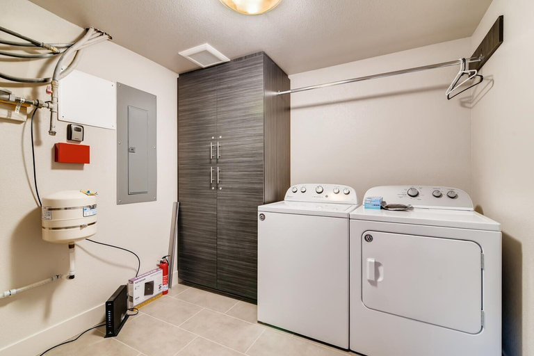 Bathroom 4, Fancy Townhome Near Old Town, Breweries and River!, Larimer
