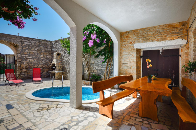 Others 3, Apartments Salcinovic, Medulin