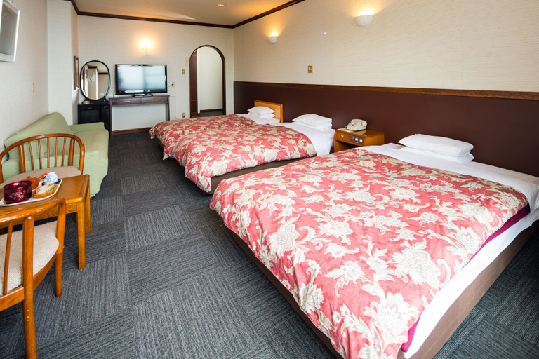 Bedroom 2, Oyashirazu Kanko Hotel, Itoigawa