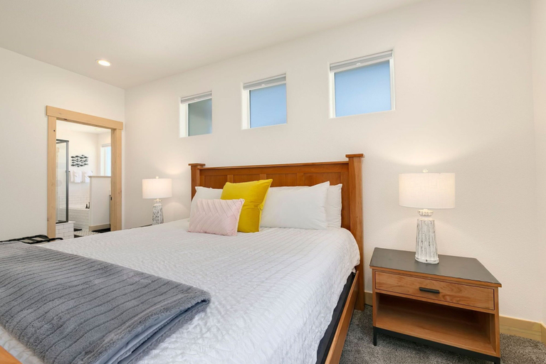 Bedroom 2, Lakeside Luxury - Hot Tub, Pool Table, and Views, Larimer